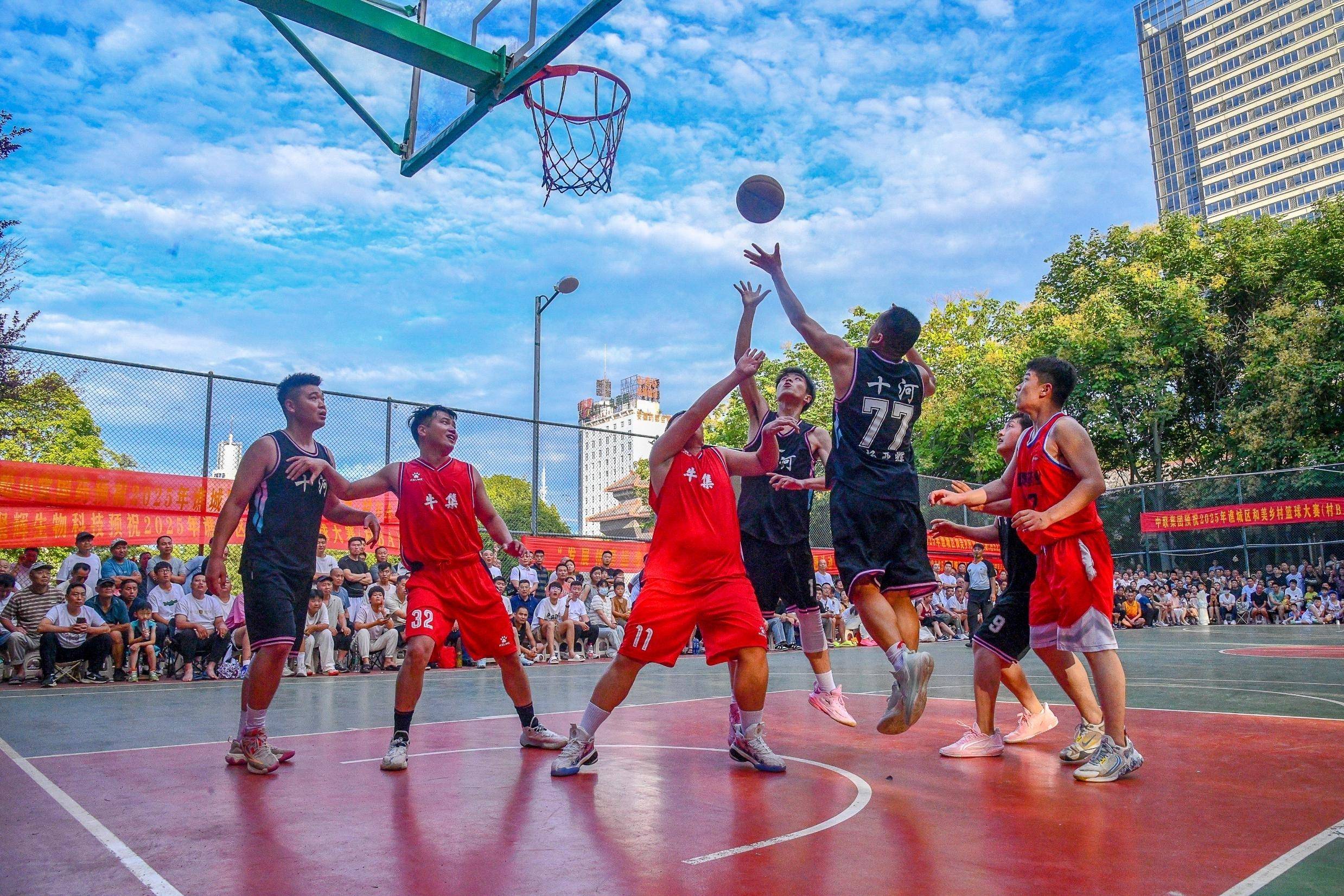 关于篮球场外新闻不断，话题热度爆表的信息