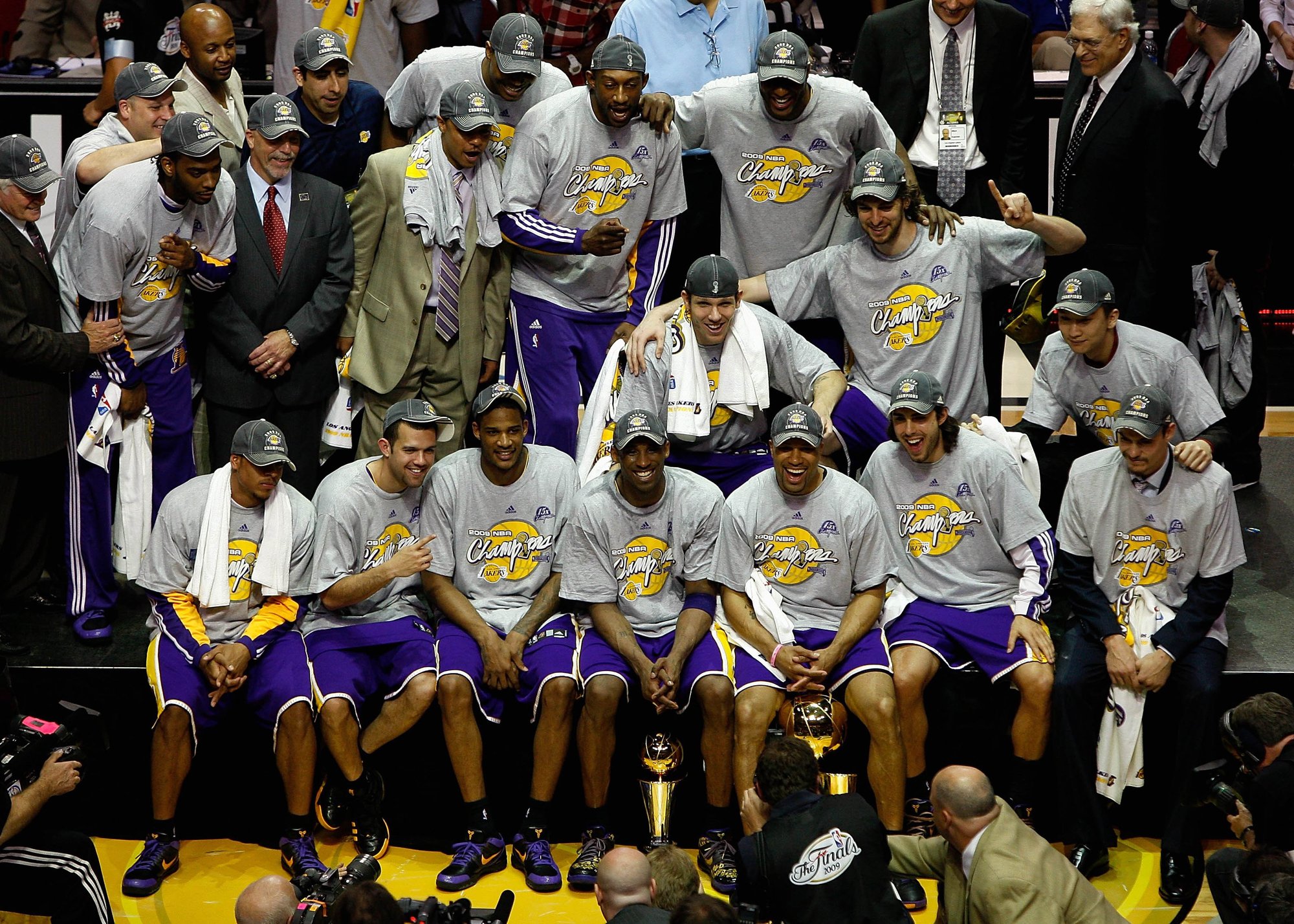 湖人首发阵容稳定，连胜不断