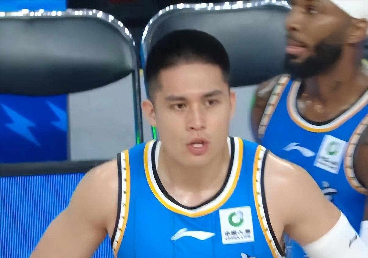 九游体育官方入口-北京队鏖战辽宁队，浓眉哥统治全场