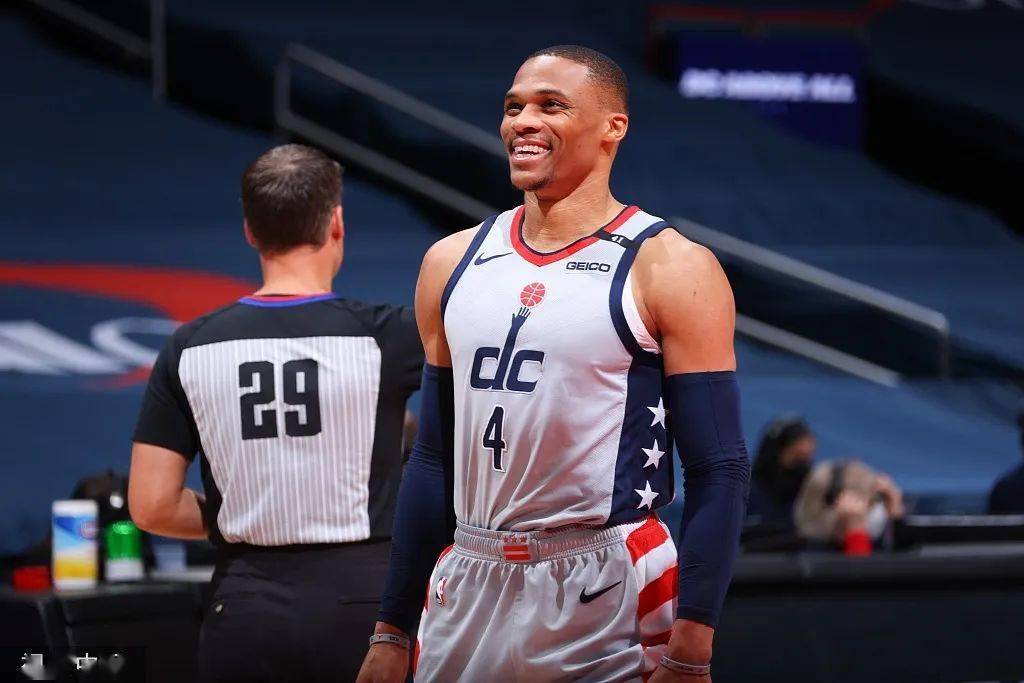 九游体育平台-范弗利特攻防转换核心,黄蜂制霸浙江队